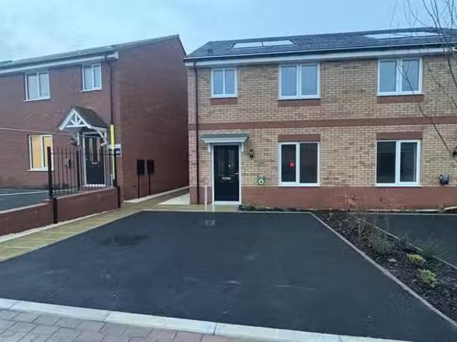 3 bedroom semi detached house for rent in Moxon Road, Coventry.