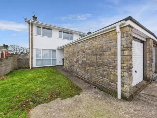 3 bedroom semi detached house for rent in Mur Gwyn, Rhiwbina.