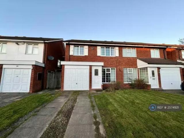 3 bedroom semi detached house for rent in Nairn Close, Birming.