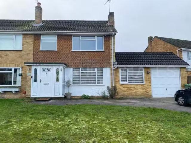 3 bedroom semi detached house for rent in Northlands, Potters.