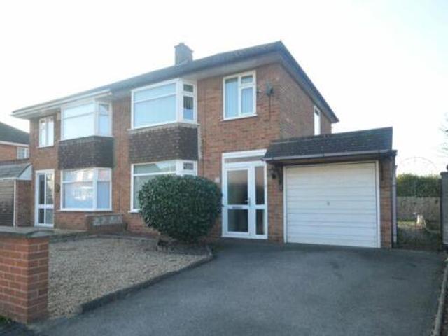 3 Bedroom Semi detached House For Rent In Nuneaton, Warwickshire