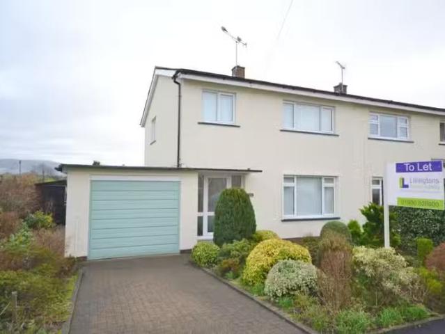 3 bedroom semi detached house for rent in Oaktree Crescent, bi.