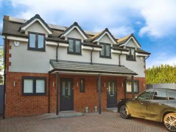 3 bedroom semi detached house for rent in Oaklands Lane, St Al.