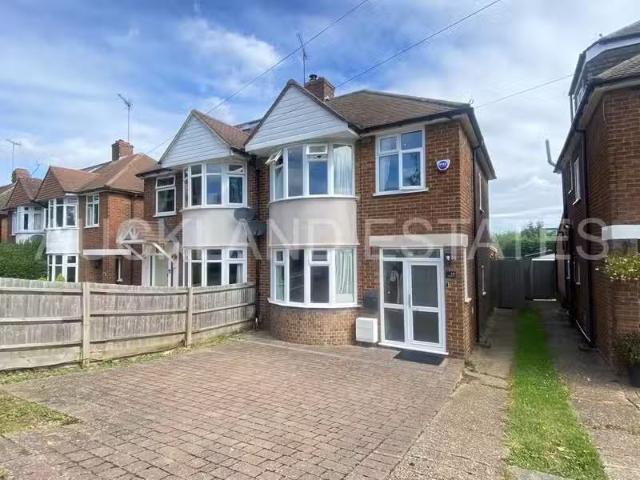 3 bedroom semi detached house for rent in Ormesby Drive, Potte.