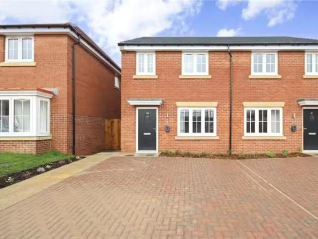3 bedroom semi detached house for rent in Outberry Way, Durham.
