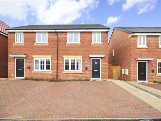 3 bedroom semi detached house for rent in Outberry Way, Durham.
