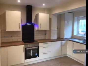 3 bedroom semi detached house for rent in Overdale Road, Birmi.