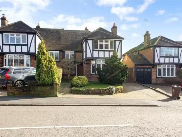 3 bedroom semi detached house for rent in Piggottshill Lane, H.