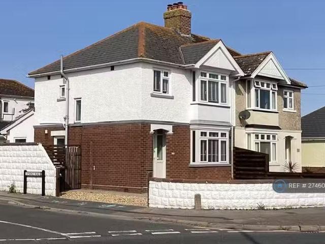 3 bedroom semi detached house for rent in Portland Road, Weymo.