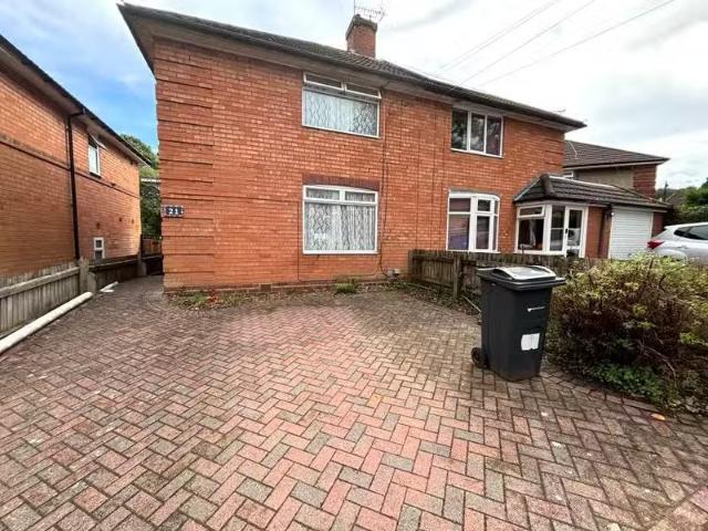 3 bedroom semi detached house for rent in Prestwood Road, Weol.