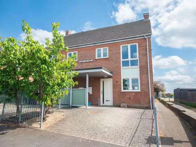 3 bedroom semi detached house for rent in Quebec Road, Spartho.