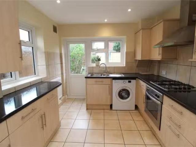 3 bedroom semi detached house for rent in Queenswood Avenue, H.