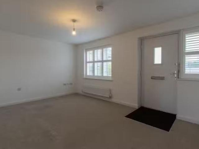 3 bedroom semi detached house for rent in Racecourse View, Cot.