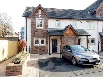 3 bedroom semi detached house for rent in Richard James Avenue.