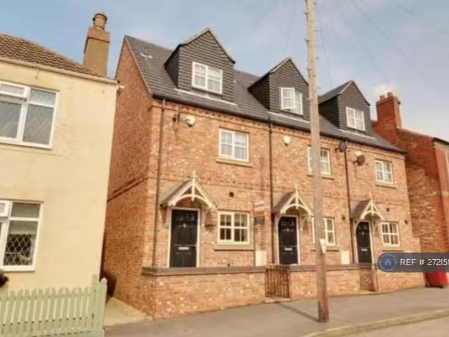 3 bedroom semi detached house for rent in River Cottages, Owst.