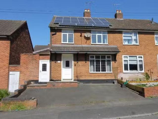 3 bedroom semi detached house for rent in Roberts Green Road.