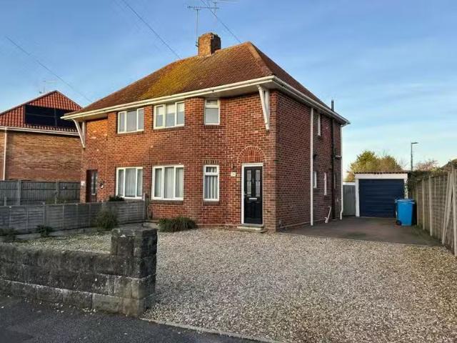 3 bedroom semi detached house for rent in Rockley Road, Hamwor.