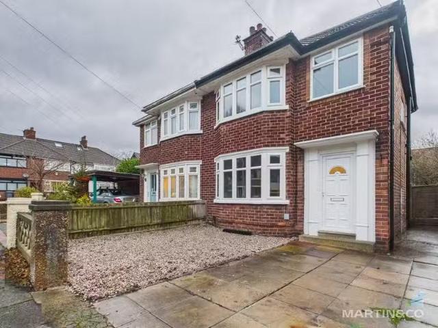 3 bedroom semi detached house for rent in Rosefield Avenue, Be.