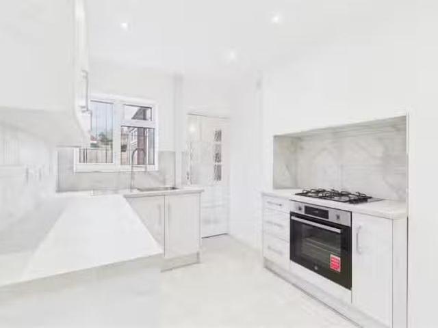 3 bedroom semi detached house for rent in Rosemary Road, Hales.