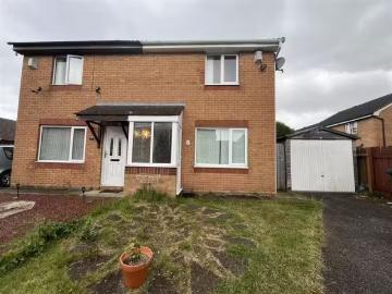 3 bedroom semi detached house for rent in Royds Park Crescent.