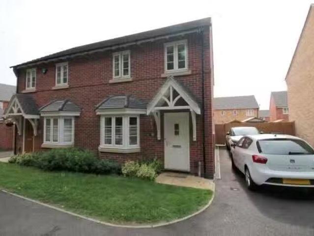 3 bedroom semi detached house for rent in Skitteridge Wood Roa.
