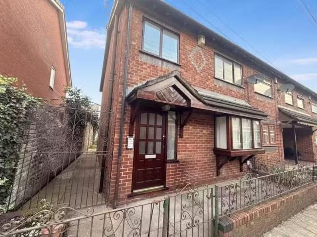 3 bedroom semi detached house for rent in Silverdale Avenue, L.