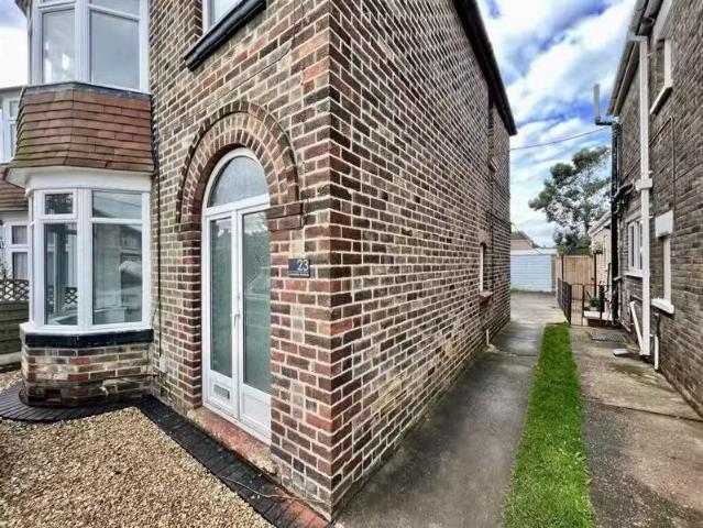 3 bedroom semi detached house for rent in Somersby Avenue, Don.