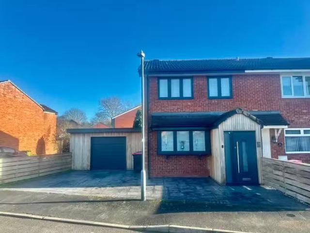 3 bedroom semi detached house for rent in Sorrel Drive, Kingsb.