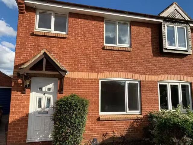 3 bedroom semi detached house for rent in St. Christopher Clos.
