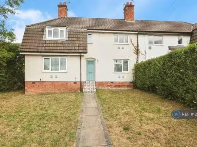3 bedroom semi detached house for rent in Stonehouse Lane, Qui.