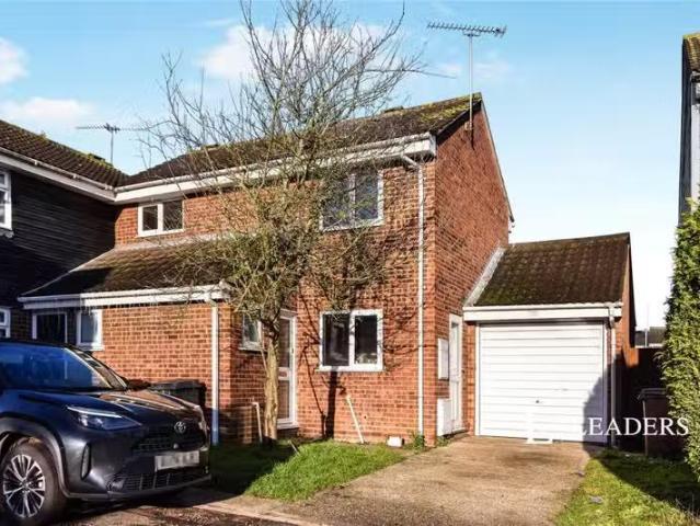 3 bedroom semi detached house for rent in Stirrup Close, Chelm.