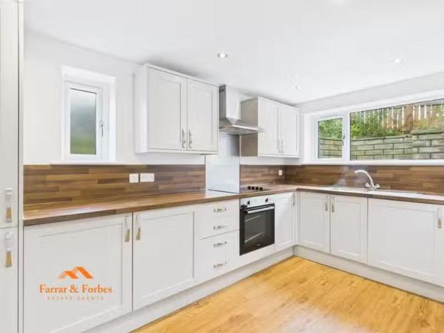 3 bedroom semi detached house for rent in Stubbins Lane, Sabde.