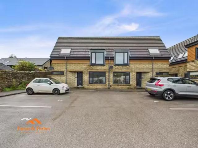 3 bedroom semi detached house for rent in Stubbins Lane, Sabde.