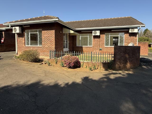 3 Bedroom Simplex To Let in Greendale
