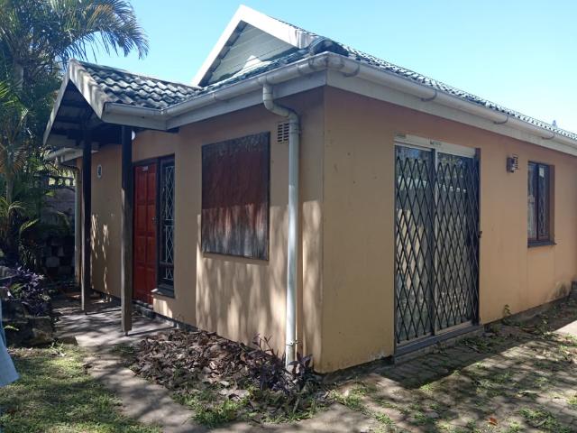3 Bedroom Simplex To Let in Sea View