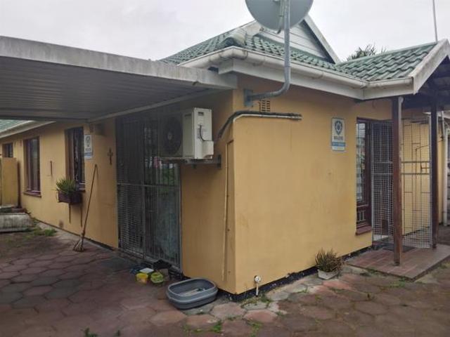 3 Bedroom Simplex in Bellair
