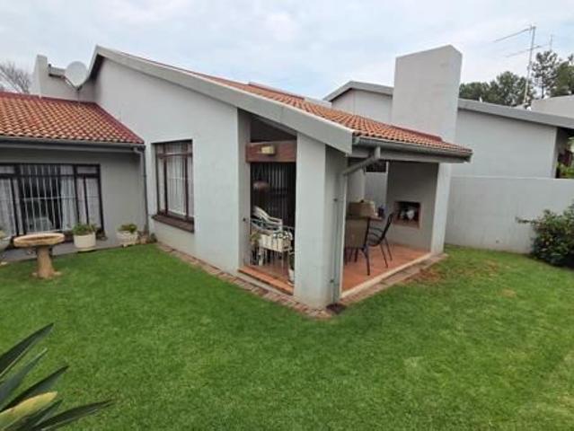 3 Bedroom Simplex in Die Hoewes