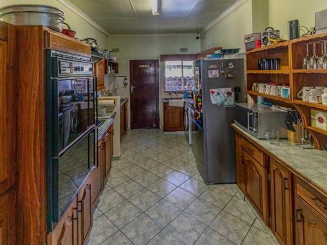 3 Bedroom Simplex in Glen Marais