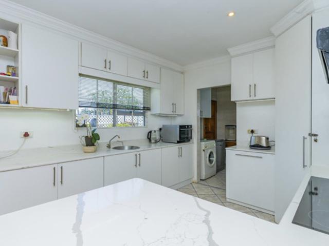 3 Bedroom Simplex in Somerset Park