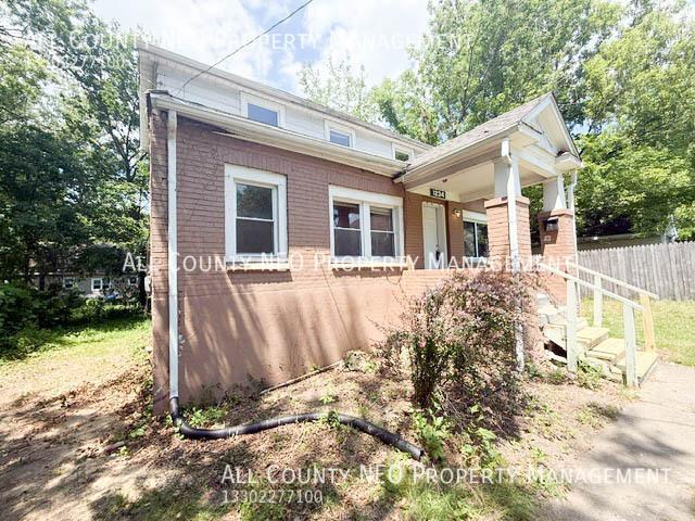 3 Bedroom Single Family Home with Backyard Apply Today!
