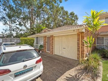 3 Bedroom Single level townhouse For Sale
