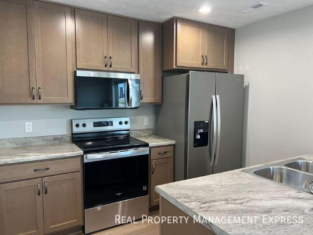 3 bedroom, Sioux Falls SD 57106 105214348