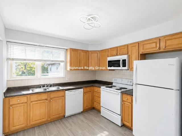 3 bedroom, Skokie IL 60077 105884573