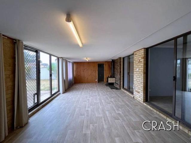 3 bedroom + sleep out + sunroom, House in Greenfields with Workshop