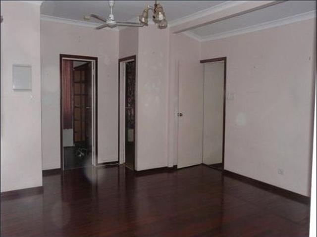 3 bedroom spacious loungeroom area close to shops and schools