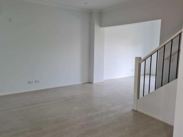 3 Bedroom Spectacular Townhouse !