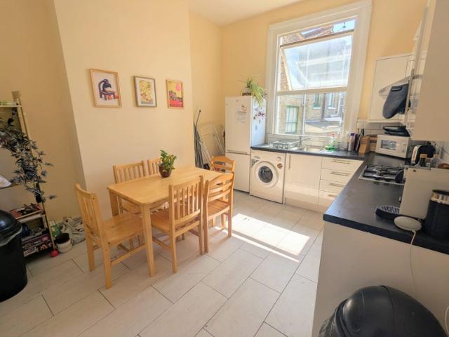 3 Bedroom split level flat at Finsbury Park