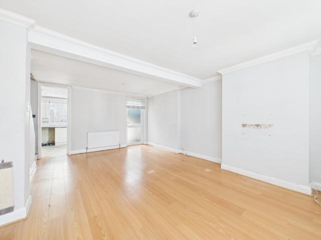3 Bedroom Split Level Maisonette For Rent