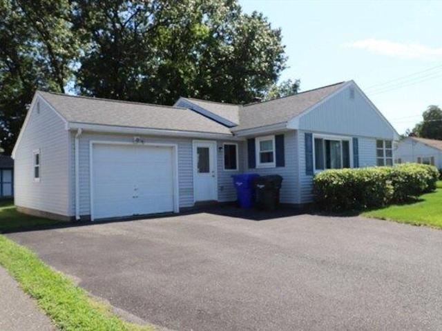 3 bedroom, Springfield MA 01109 105422882