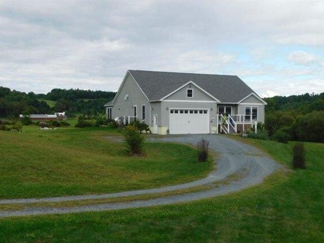 3 bedroom, Springfield VT 05156 105439251